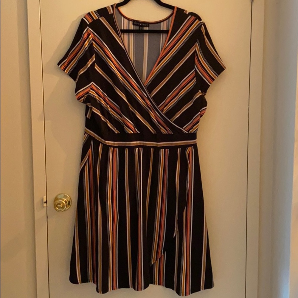 Black and coral surplice short sleeve dress